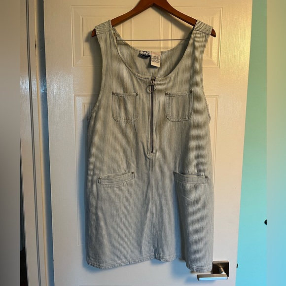 Light Denim Overall Dress - oversized - Picture 5 of 5
